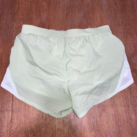 Under Armour Women's White Shorts Small Pockets Training‎ Loose - Picture 1 of 6